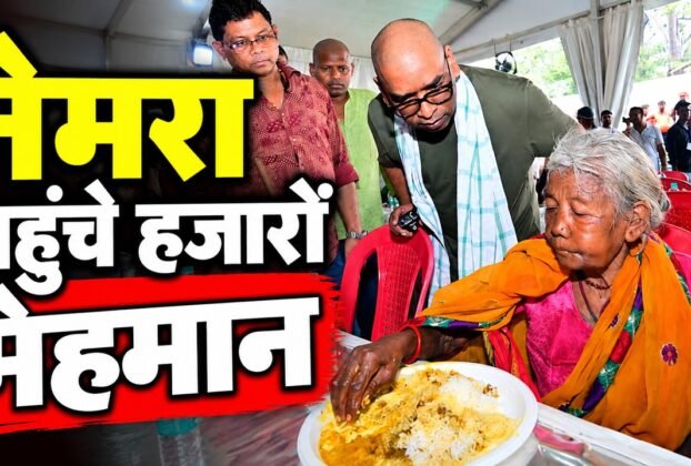 नेमरा में दिवंगत रूपी सोरेन के संस्कार भोज में पहुंचे आगंतुकों से मुलाकात करते मुख्यमंत्री हेमंत सोरेन